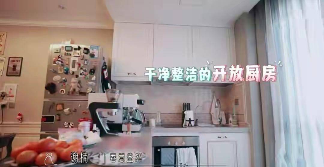周笔畅北京豪宅曝光，家中一把刀就要60万，家中全是高档货