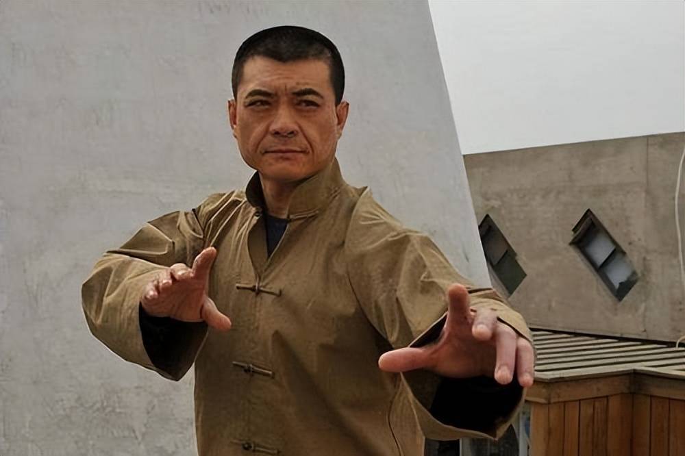 被抗战剧毁掉的5位演员,抗日神剧凉了以后,演艺圈再无容身之地