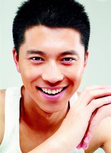 考试中,当时身高1.78米的王雷遇到了表演系的一位老师.