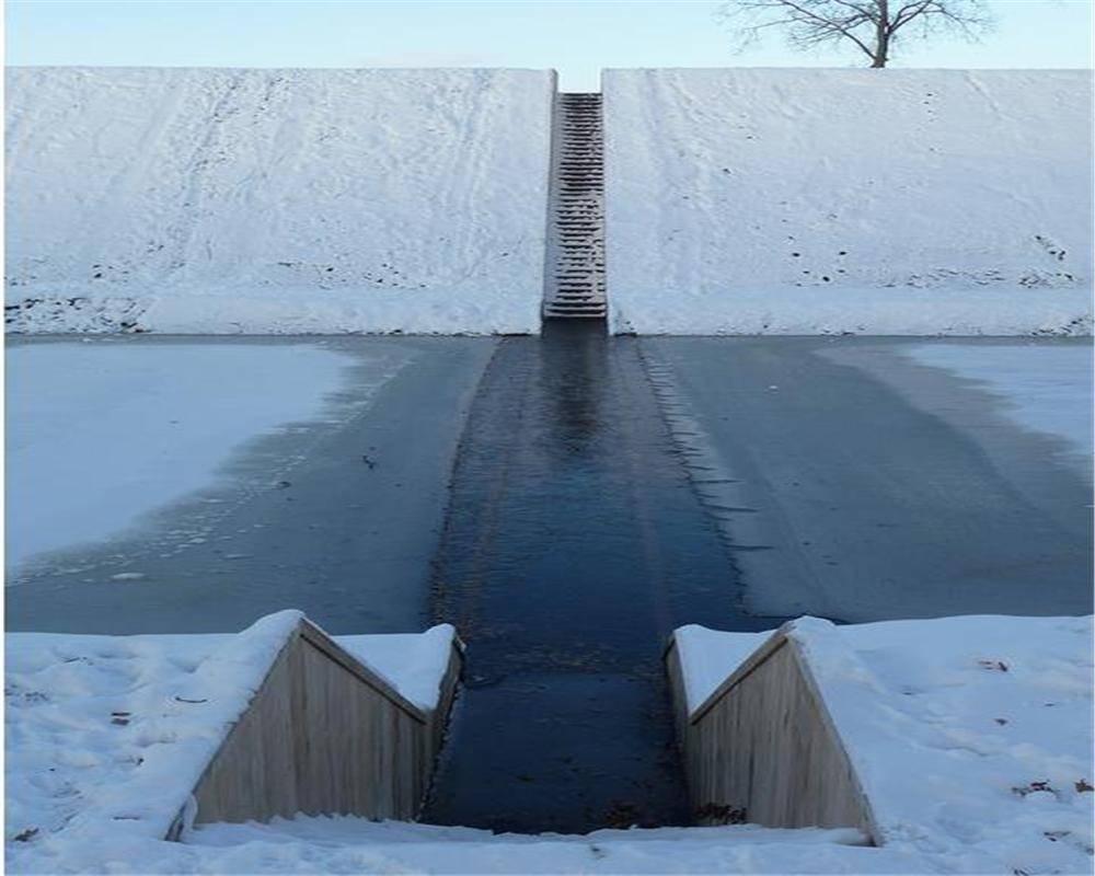 世界上会"隐形"的桥:桥身嵌入湖底,设计者图纸拿反了?