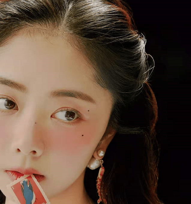 谭松韵拍复古童话大片,造型软萌百变,这颜值状态我没眼花吧?