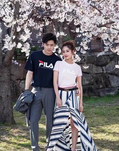 颖儿带女儿探班付辛博,父女同穿古装画面养眼,抱娃细节展现父女关系