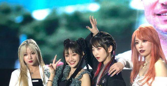 网红爆胎草莓粥生图曝光,没了滤镜的真实颜值不再精致_活动_视频_网友