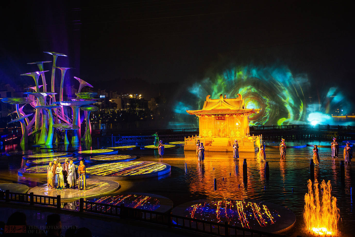 大型实景演出《遇见婺源》,连放5分钟烟花,游客:168元门票太值了_度假