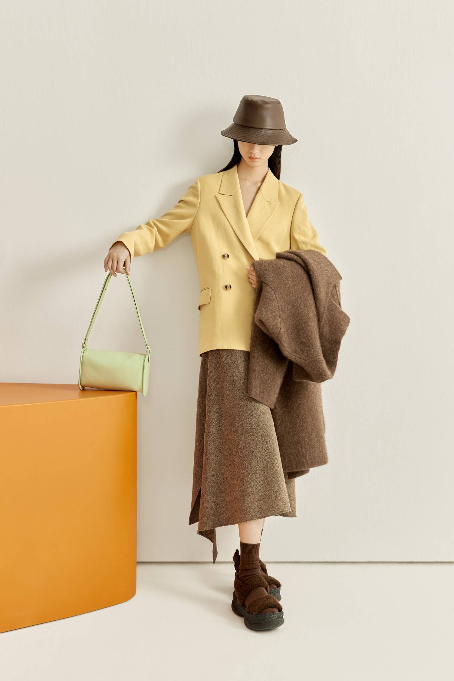 aum噢姆高端女装, 演绎高级时尚感_女性_服装_市场