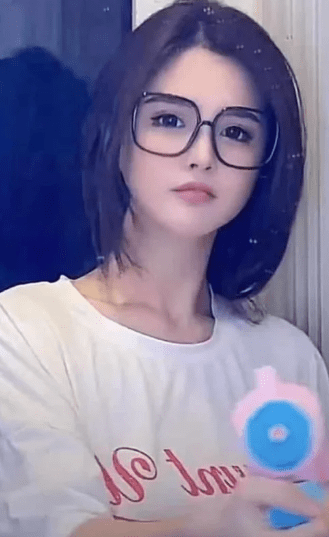 新晋女网红芭拉芭拉,颜值完胜刘思瑶_作品_团儿_人气