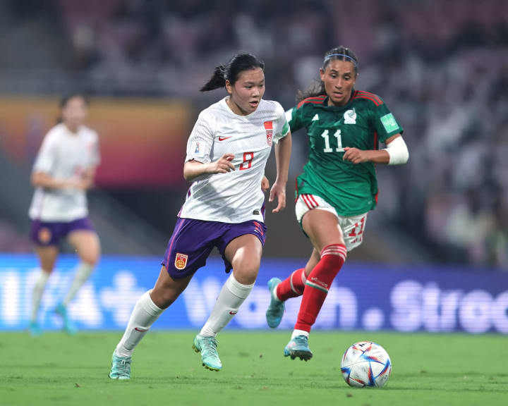 20-王咪佳中国u17女足首发:1-刘晨,2-许之译,3-王怡,4-黄嘉欣,10-乔睿