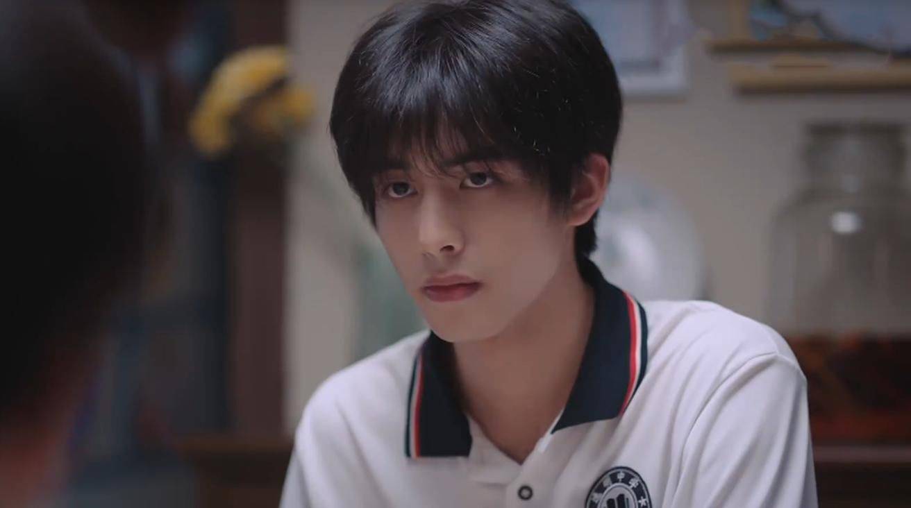 宋威龙新剧用力过猛,颜值变化大,气场超强,帅出新高度_作品_张屏_家人