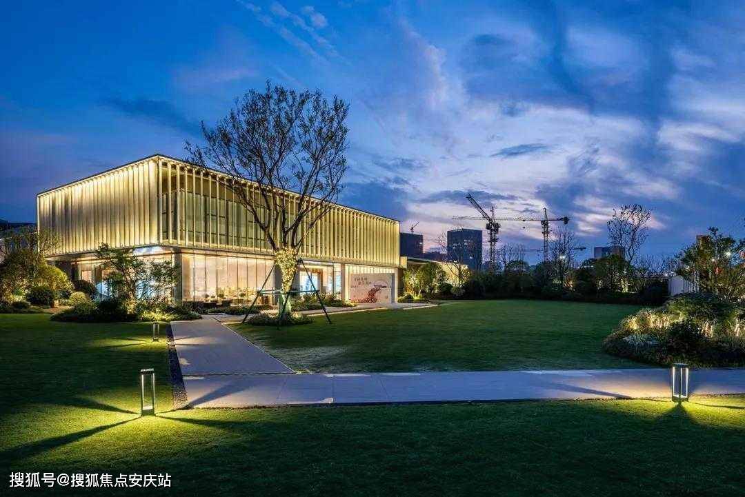 南昌力高君誉滨江售楼处电话丨400-186-1314 转7777丨力高君誉滨江24