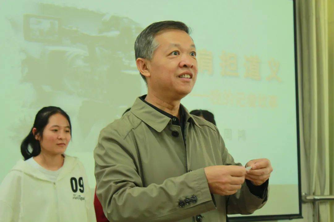 我的记者故事 | 周鸿:铁肩担道义_新闻_讲座_作品
