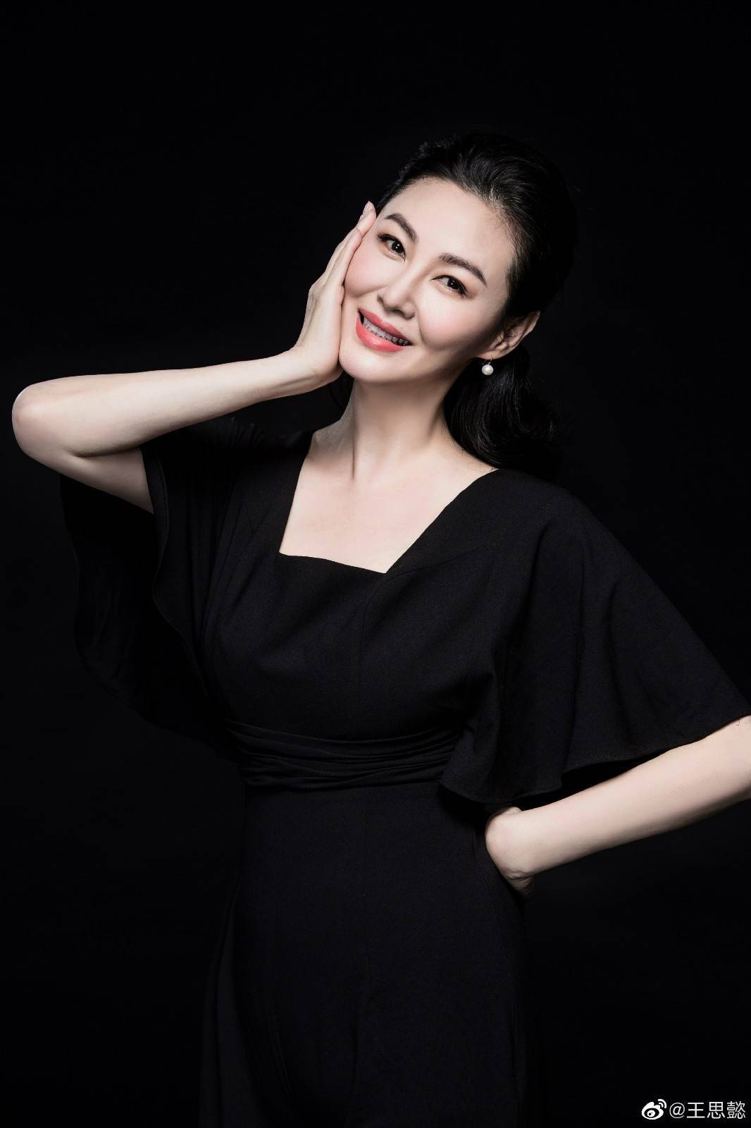 "最美潘金莲"王思懿晒近照,与武松罕见同框,两人曾因戏传绯闻_丁海峰