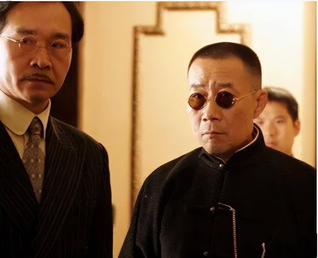 里的大亨冯敬尧,《少帅》里满口粗话的张作霖,《1942》里的李培基