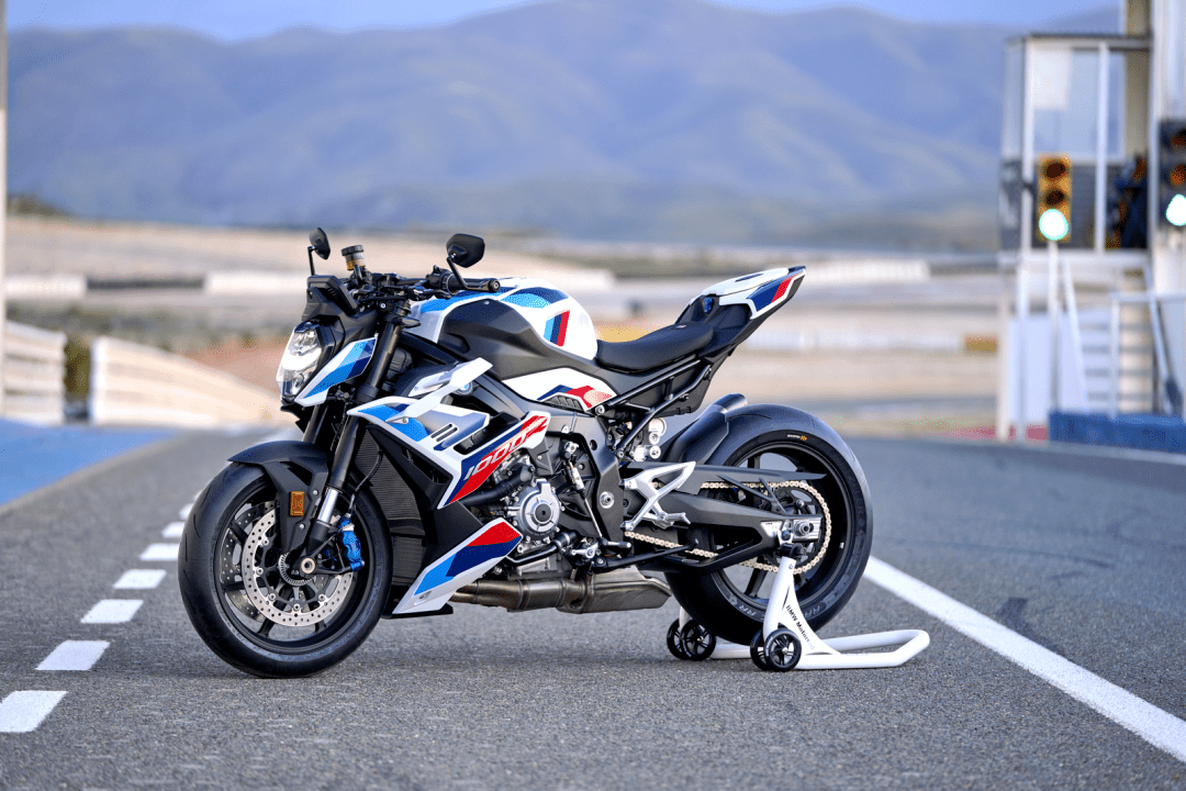 宝马摩托新 m 1000 r 户外特写_搜狐汽车_搜狐网