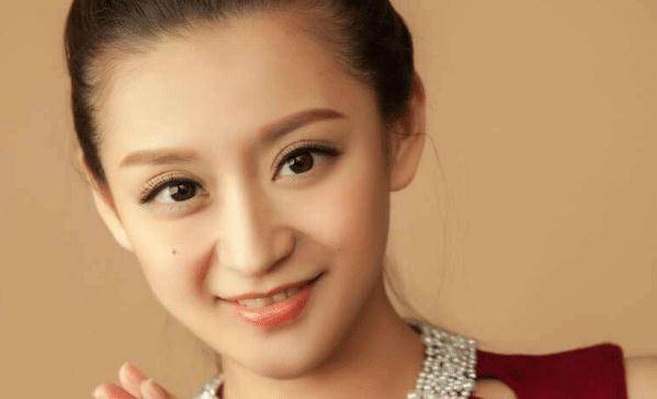 杜肖雄的名字,感觉像是一个男明星,其实是一个温柔的女演员_气质_时候