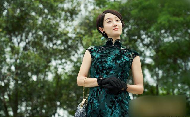 女明星穿旗袍,美上热搜,巩俐张曼玉李玟谁的旗袍更经典?