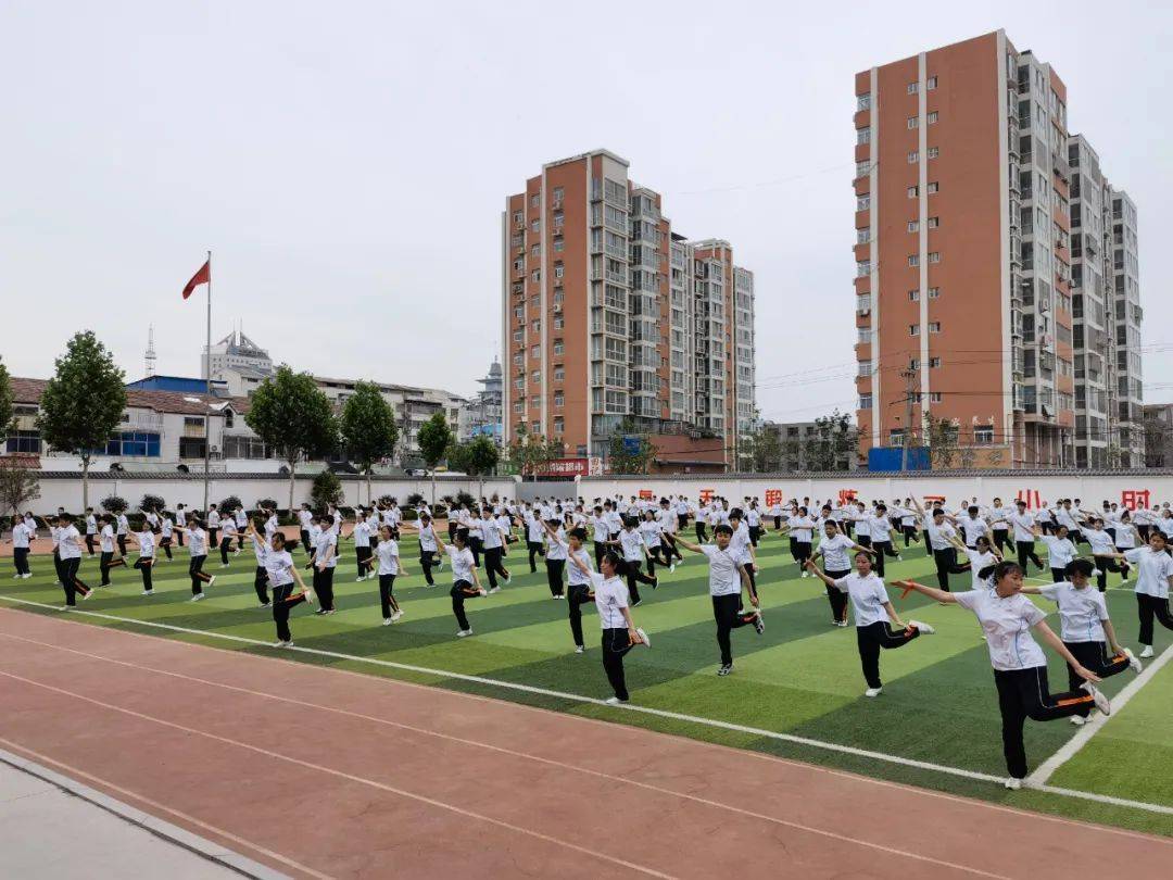 《商丘日报》专版刊发商丘市实验中学以文化人推进学校高质量发展纪实