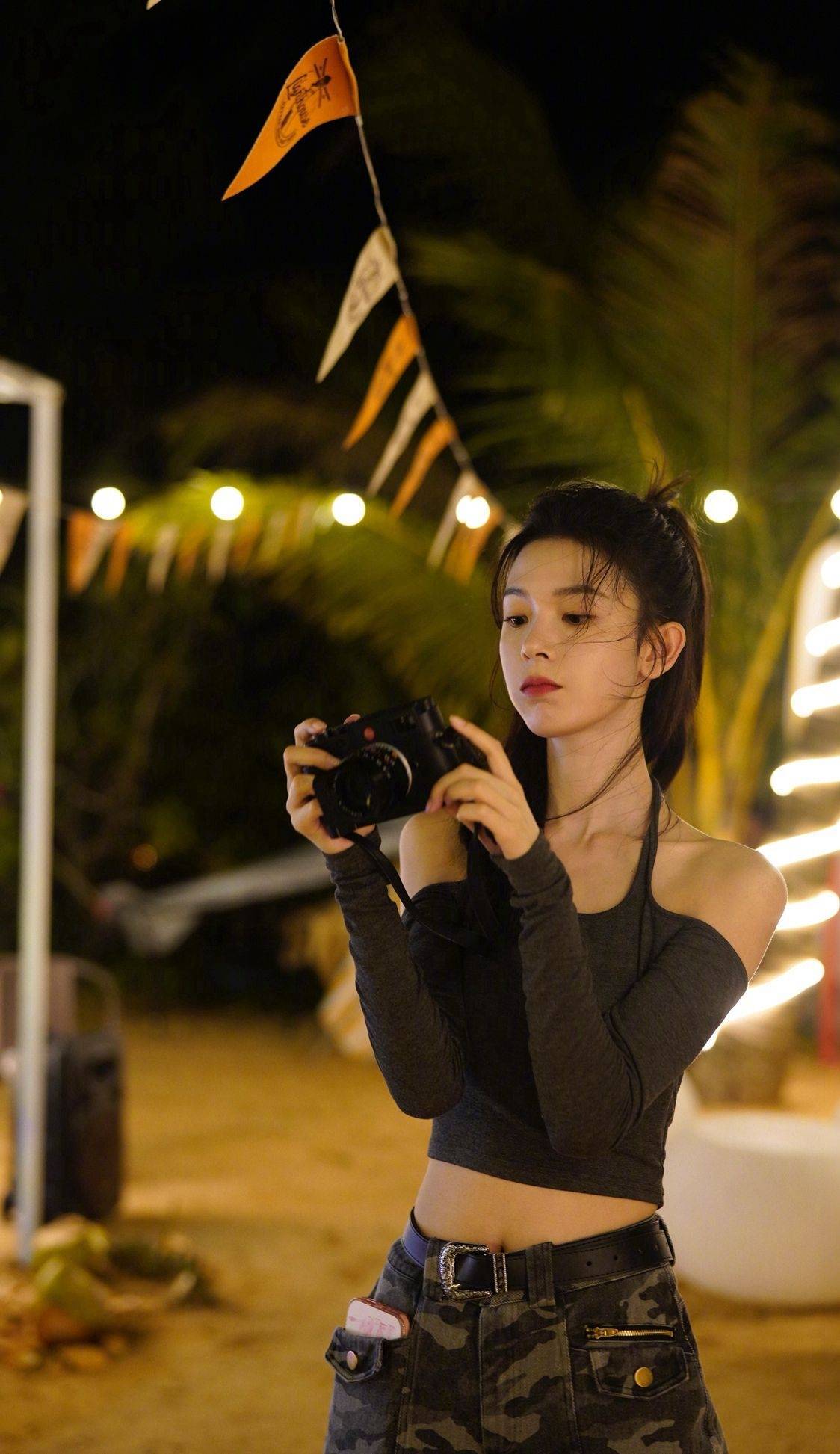 陈瑶吊带露脐装沙滩性感写真_吊带_写真_沙滩