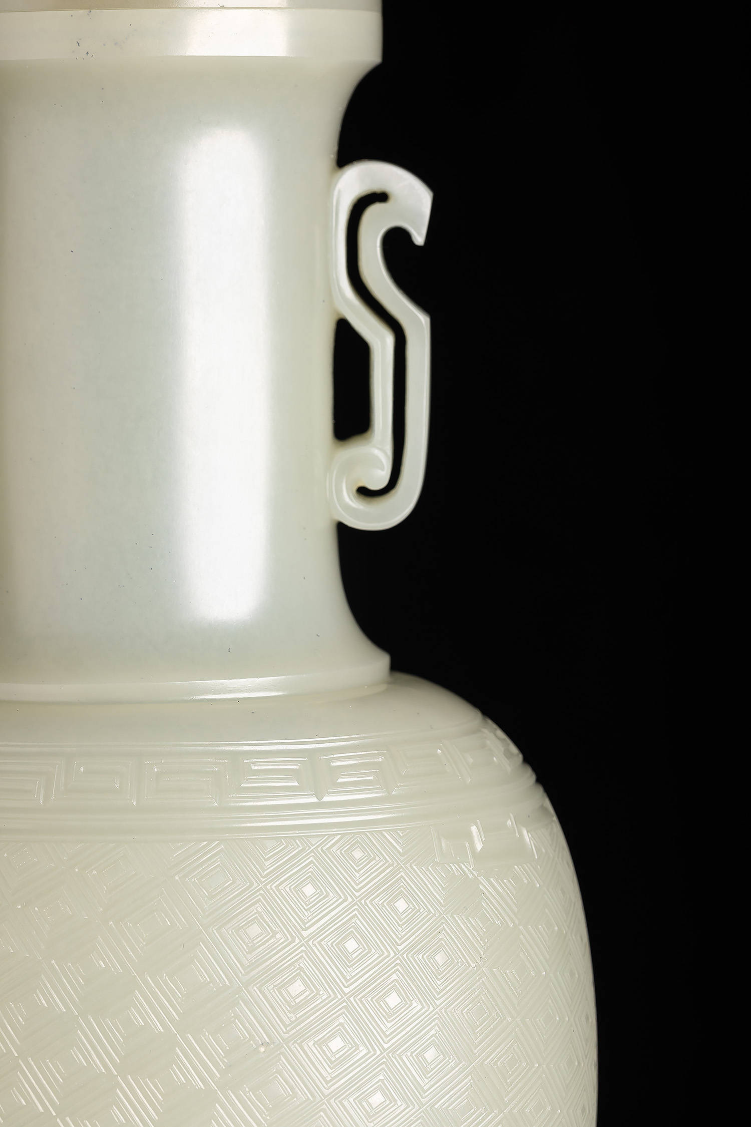 薄胎摆件 和田白玉回纹瓶 苏工玉雕大师瞿利军作品_瓶身_工艺_通体