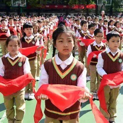 今天，中国少年先锋队建队纪念日！你还记得自己第一次戴红领巾的模样吗？_中国共产党_少年儿童_革命