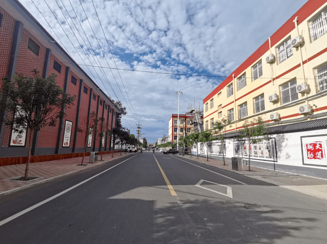 石塔村育才街 摄影:刘瑞玲东关村南和街 摄影:王志明县前村和谐南街