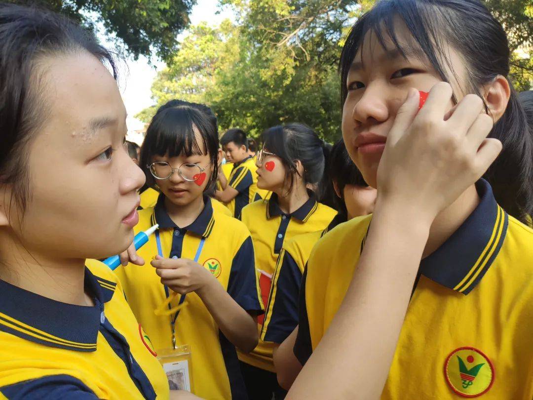 校长王晓松:蕉岭县镇平中学第十八届秋季学生田径运动会开幕_体育运动