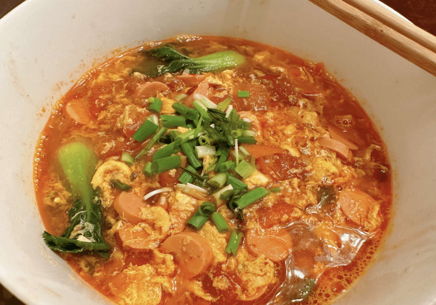 方便面看得人垂涎三尺,隔着屏幕仿佛都能闻见香味,张馨月真是好口福