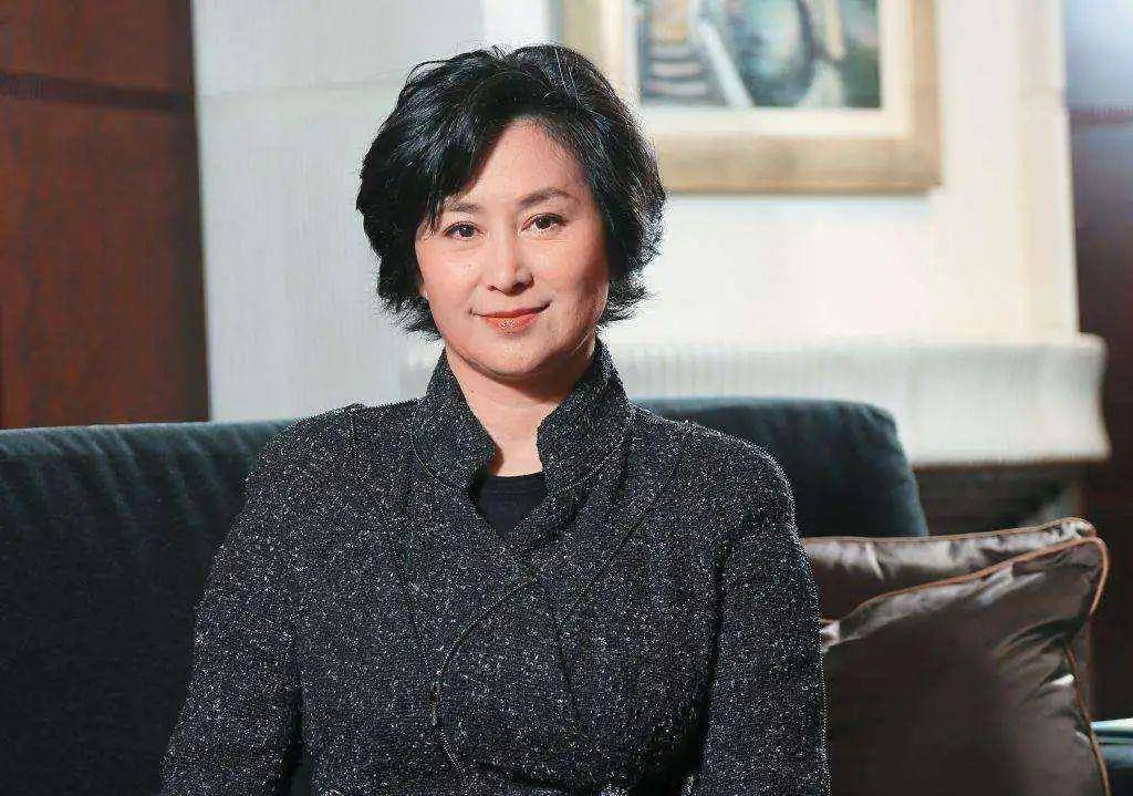 赌王最美千金:从接班人变疯癫,死后竟连一块墓碑都没有_何鸿燊_黎婉华