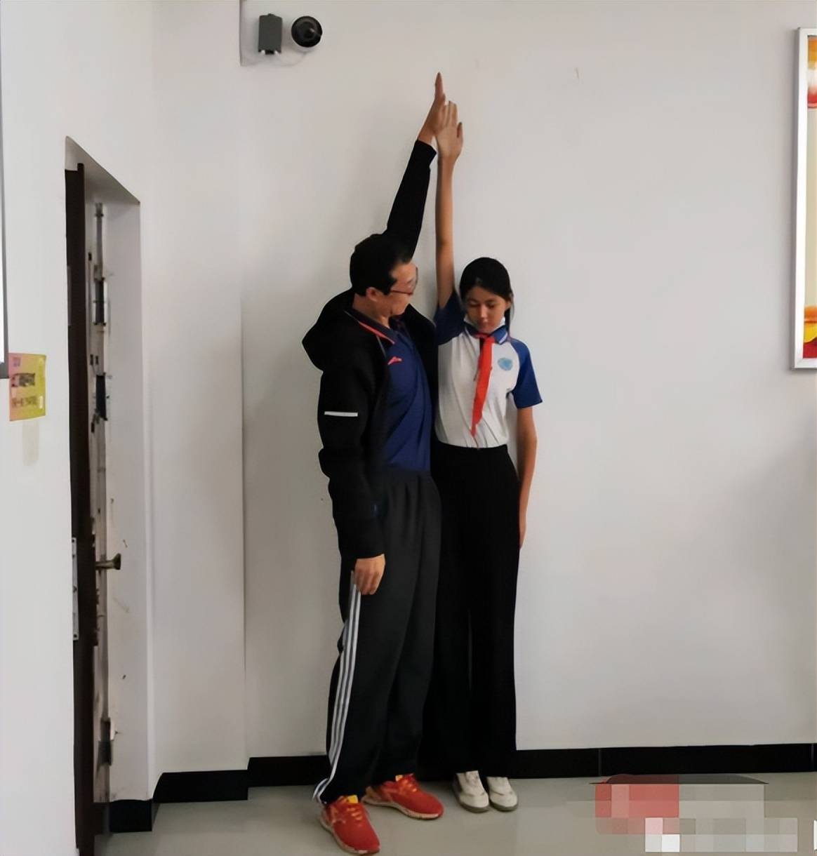 河南一小学女生身高1.