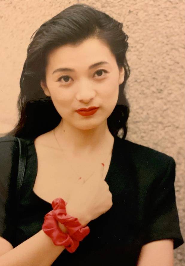 但是看过她演的剧,一定会有一种恍然大悟之感;而且年轻时的阎青妤真的