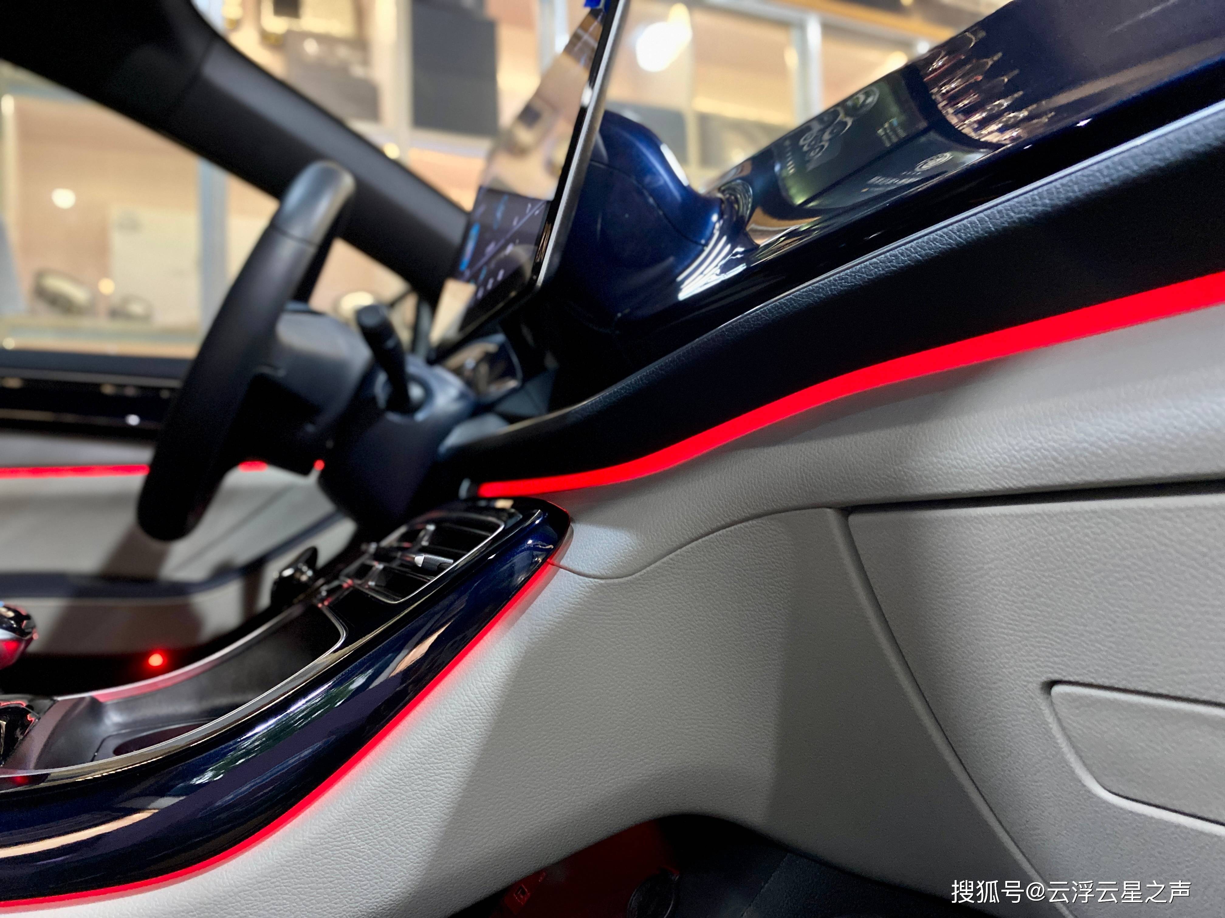 氛围灯的选择还是很重要 比亚迪秦plus改装64色氛围灯-云浮云星汽车