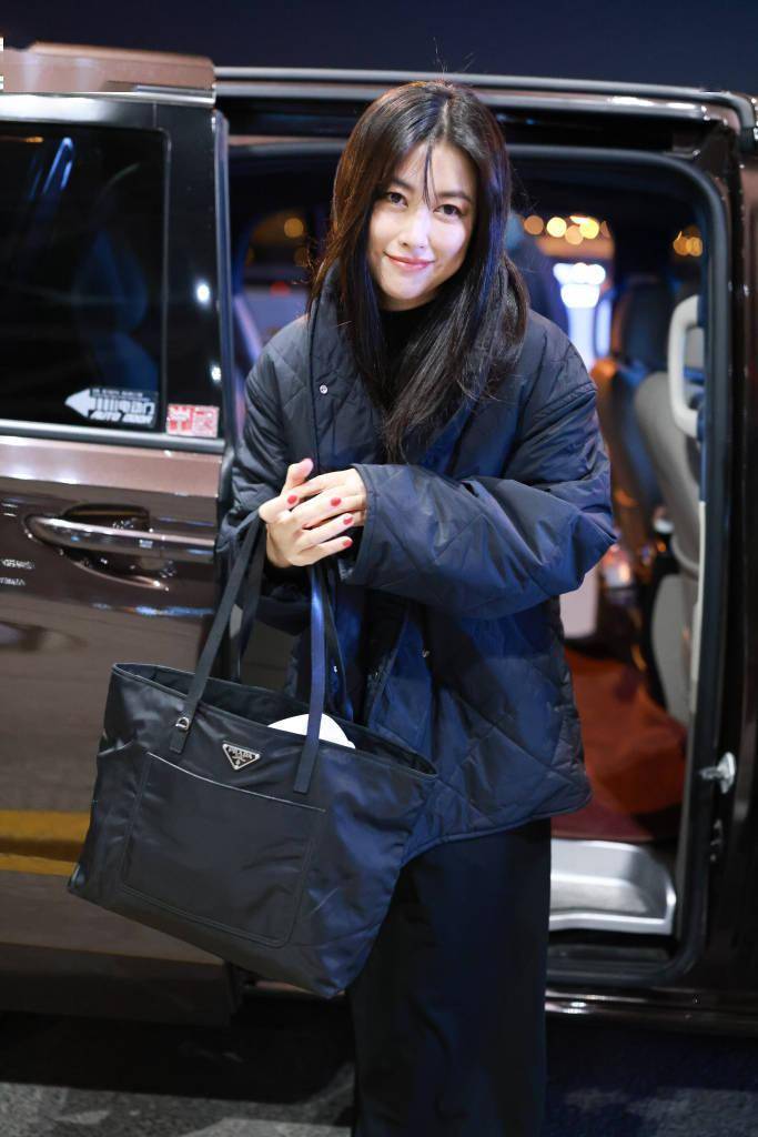 2022年10月13日,上海,朱珠虹桥机场街拍.