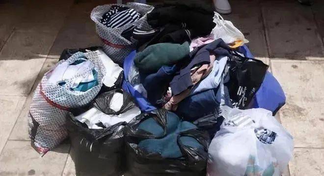 和鞋袜赠予他人孩子穿二手衣服当然没问题,但内衣裤是孩子的贴身衣服