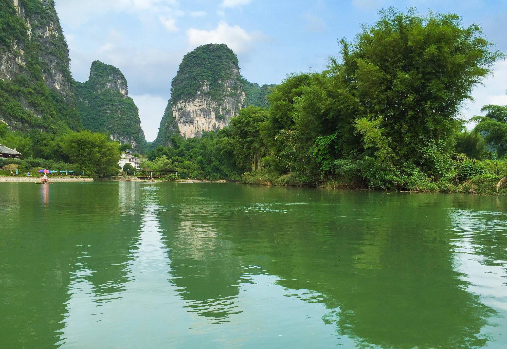 广西旅游必游之地,为桂林地区纯自然的山水,不是漓江却胜似漓江