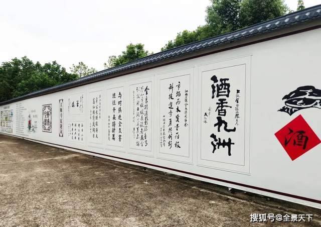 厂区文化墙早在上世纪八十年代,全粮酒就着眼高端市场,投入大量资金