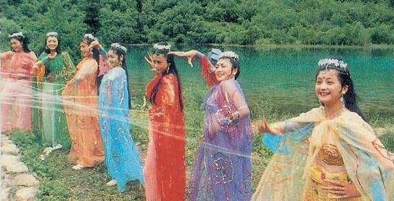 其余6位都没有太多的影视经验,出镜最多的红蜘蛛姚嘉当年只是一名卫校