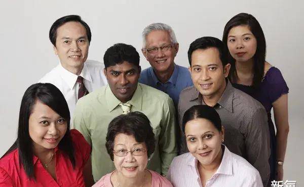 流动率比较低,不同种族之间因为信仰问题通婚很少,导致现在的新加坡人