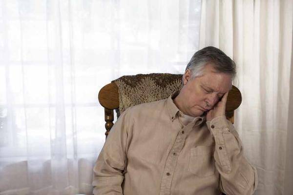 睡眠不足真的会增加老年痴呆症的风险吗？每天怎么预防？伊克普