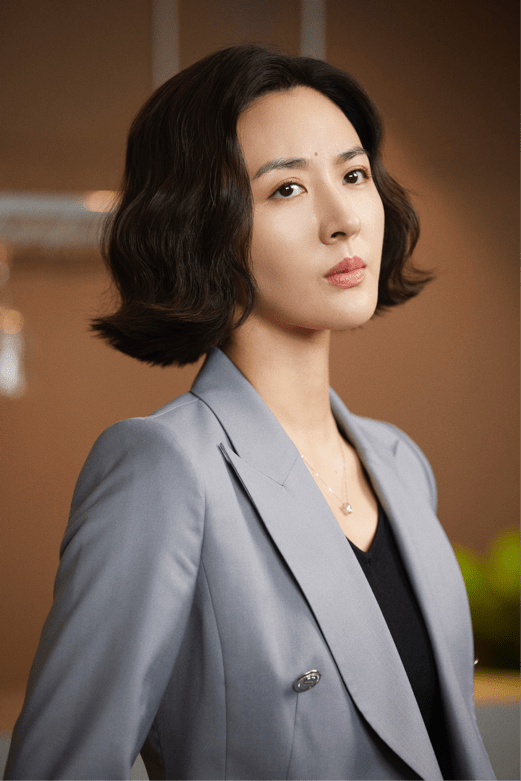 在电视剧《沸腾人生》中,徐小飒饰演的露丝一出场便以"职业丽人"形象