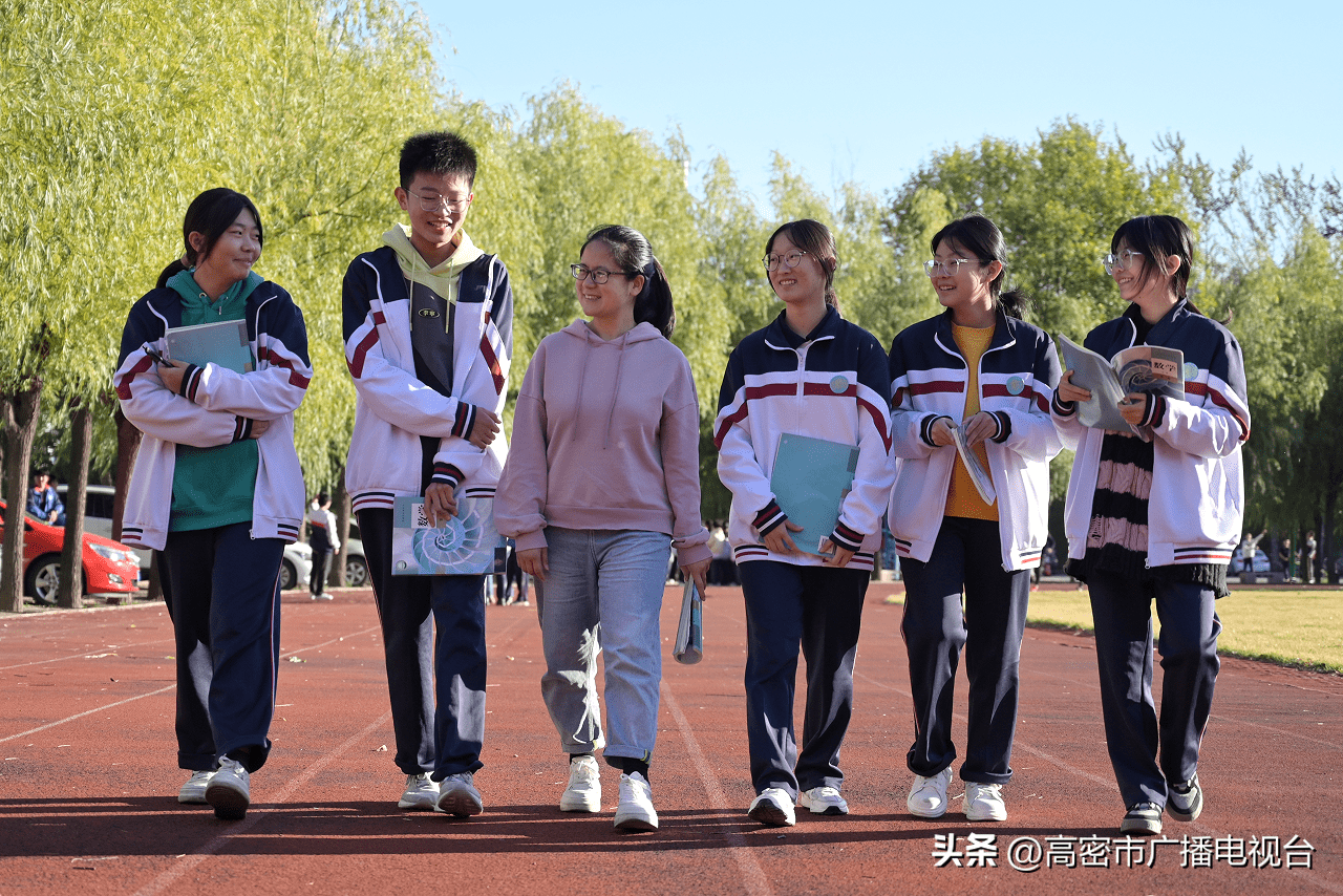 金秋时节,高密校园里的那些"小温暖"_机关幼儿园_孩子_小学