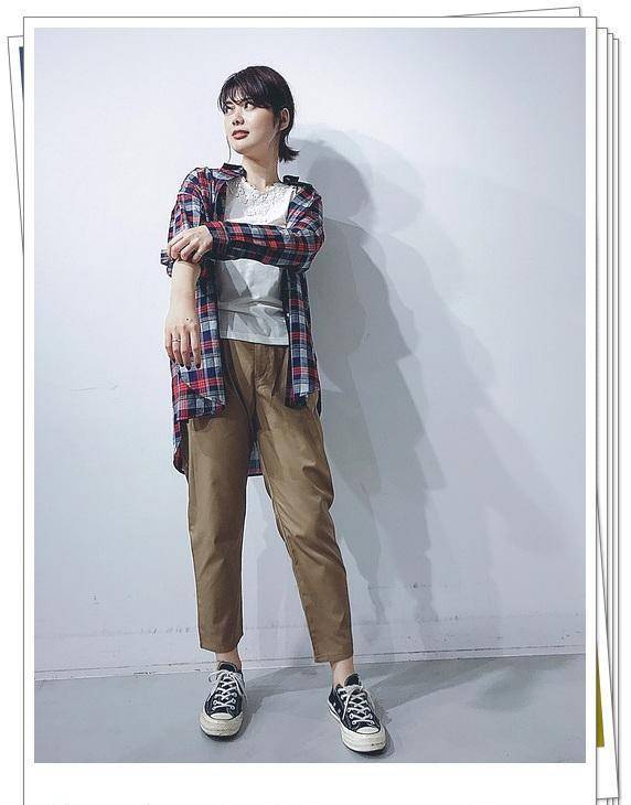 红色格子衬衫的25种春季搭配示范,让你的穿搭变得时尚动人