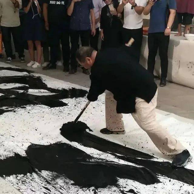 “吼书大师”曾翔:你们别喷我,我的书法对得起这个时代!_书坛_艺术_内心
