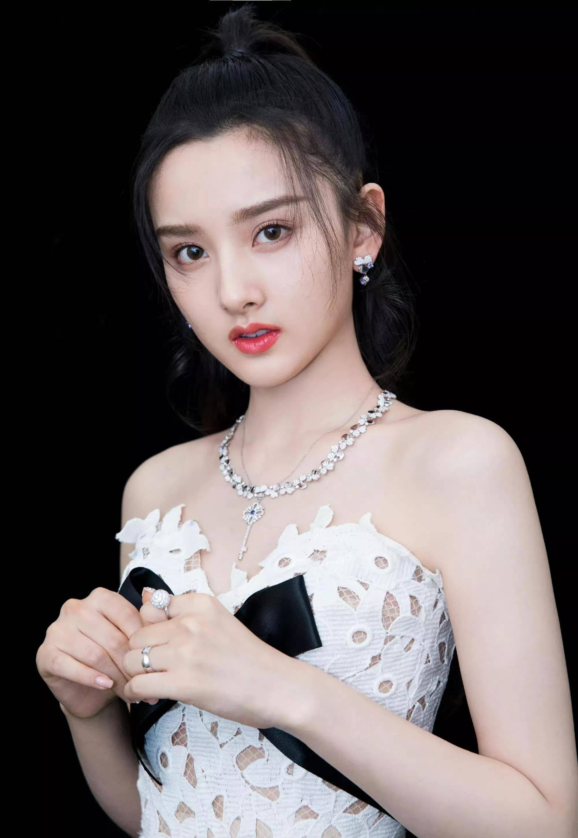 漂亮女星杨超越,赵露思,宋祖儿,张子枫,刘浩存,周也和关晓彤_模样