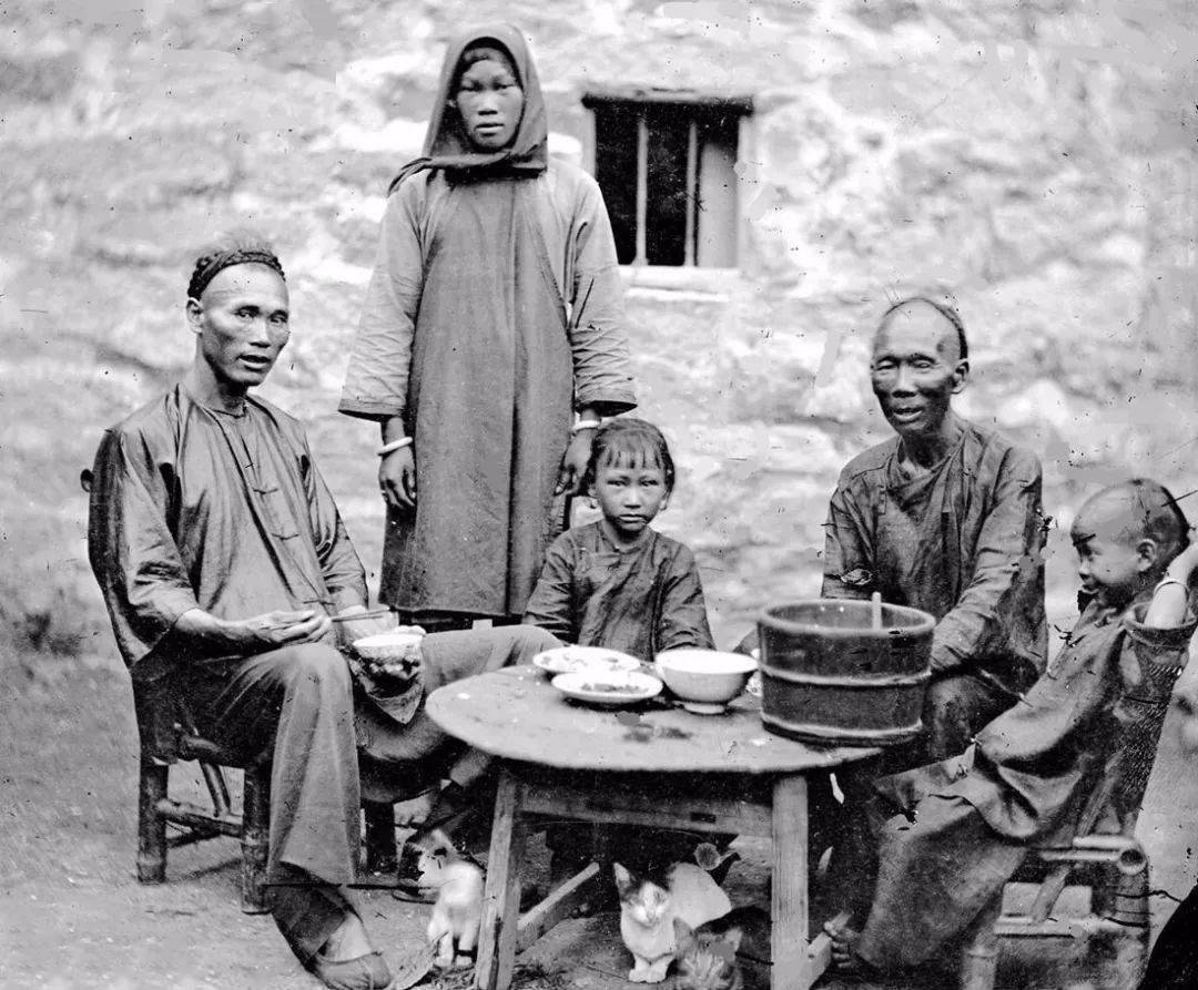 商人▲08澳门街道上行走的小贩▲07至少不会有人好几百大洋强卖看着卖