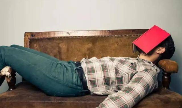 生前无人陪伴,死后无人认尸,9000万空巢青年警惕"无缘"危害_生活_年轻