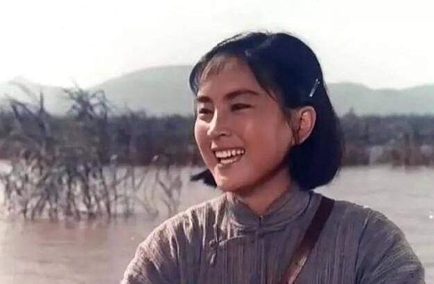 曾是国内最美女影星,如今年近古稀_金玲_电影_生活