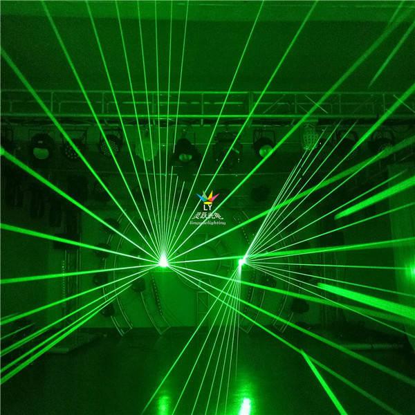 绿色激光灯有什么用 舞台激光灯效果 激光灯红光和绿光哪个好 酒吧