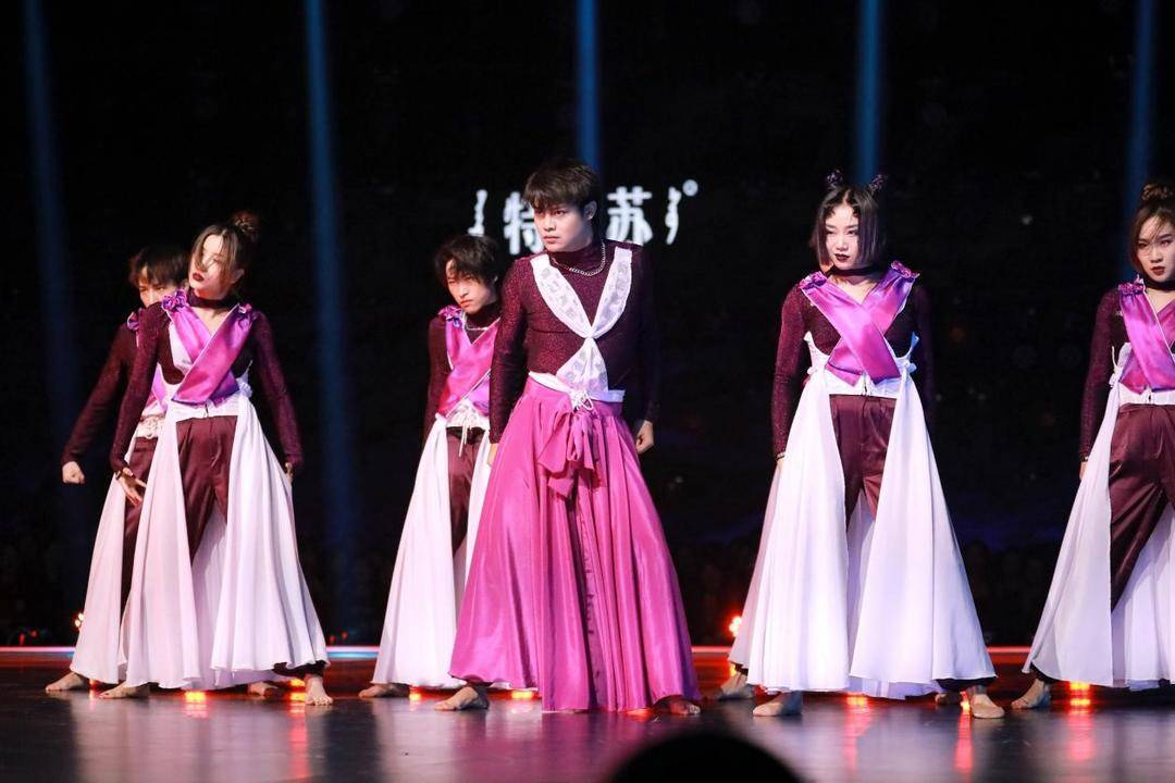 对话|张艺兴:我更像是见证者和学习者_舞蹈_节目_街舞