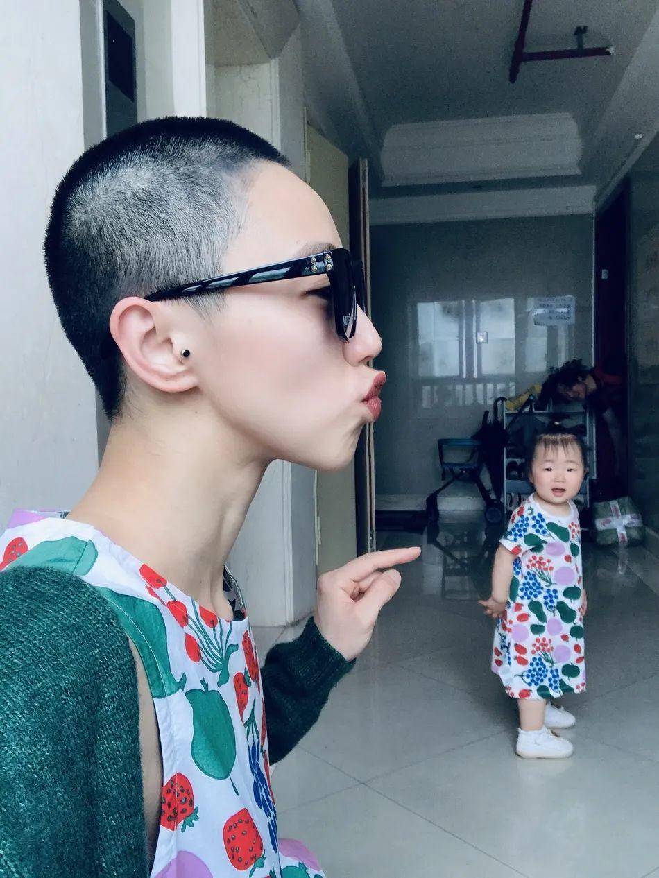 谢欣,一个誓要把身体"玩"到家的寸头女舞者_舞蹈_比赛_妈妈