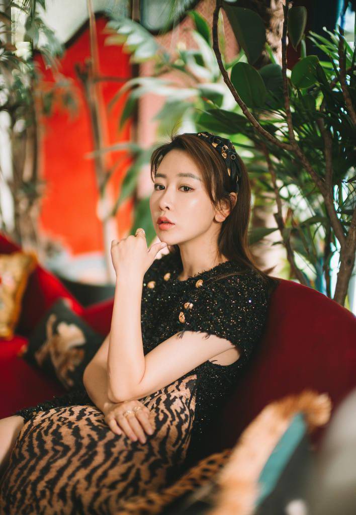 毛俊杰大上海风情写真释出 摩登洋气充满都市时尚感_黑色_紧身_毛俊杰