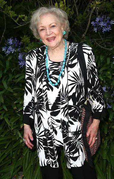 斩获无数大奖,这个时髦老太太从不向年龄投降_白姨_betty_white